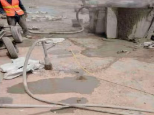 中平镇水泥混凝土路面板底注浆技术 路面脱空注浆整治方案