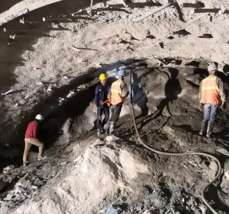 中平镇拱顶带模注浆料的施工流程及注意事项